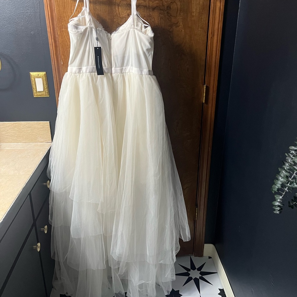Elegant White Layered Dress - Picture 4 of 7
